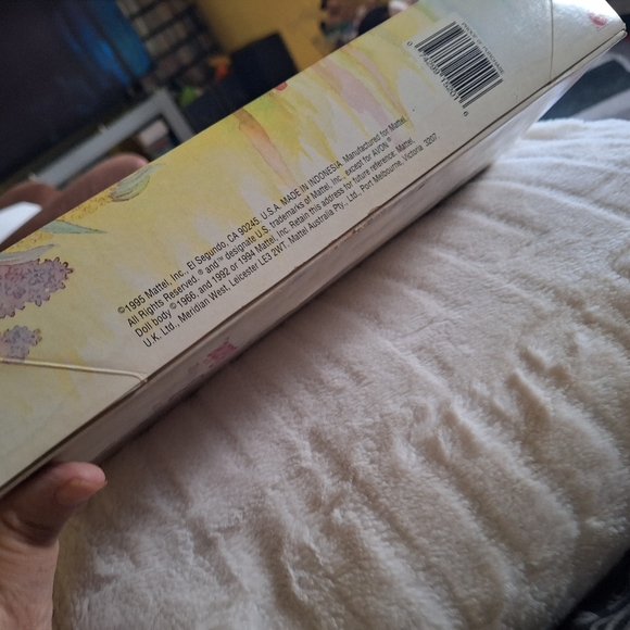 AVON EXCLUSIVE Spring blossom Barbie - Picture 8 of 12